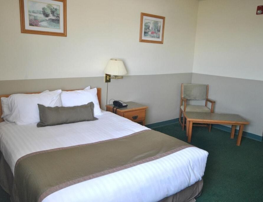 Standard Queen Room