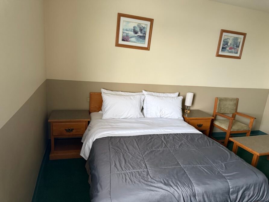 One-Bedroom Queen Suite